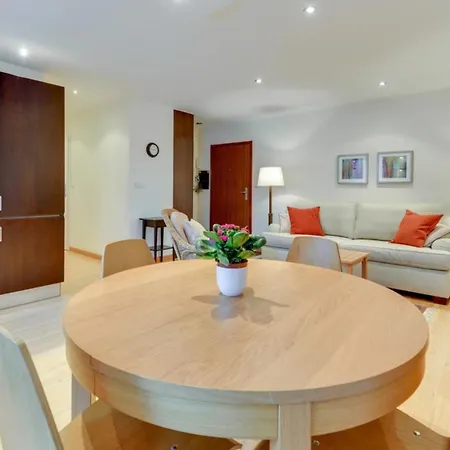 Kameralny Victus Z Balkonem By Renters